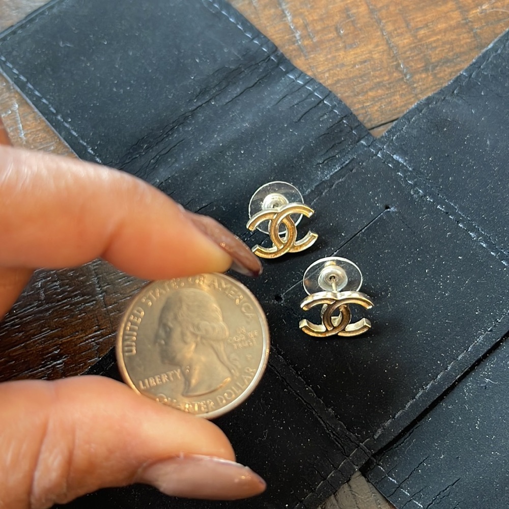 Chanel Gold & White A 15p Gold Tone Cc Pierce Earrings 11ck311s - Picture 14 of 15